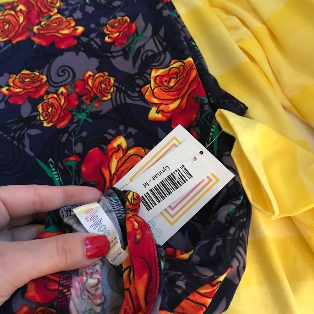 LuLaRoe 2 Item Bundle Lynnae & Leggings M - Picture 2 of 4